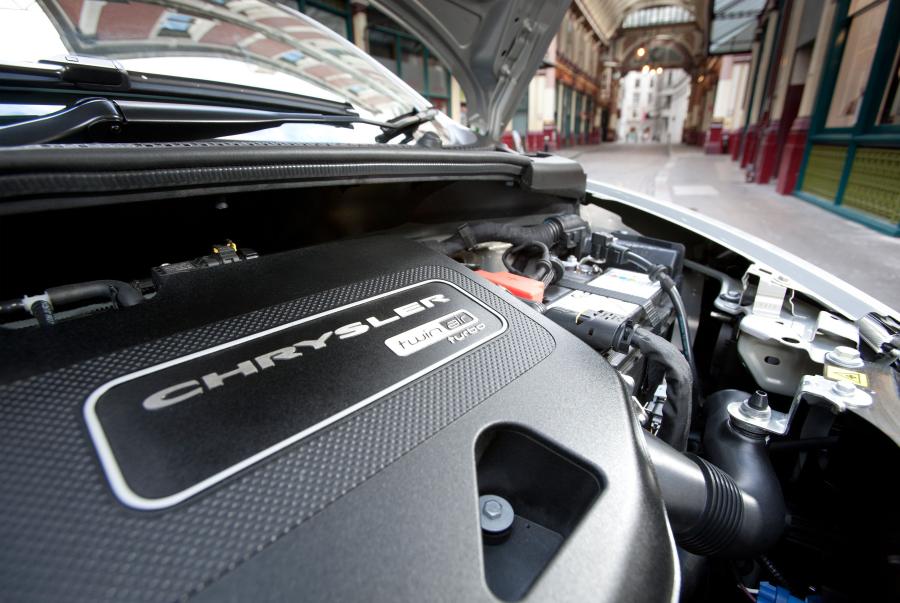  Chrysler Ypsilon 2011 года  (фото 2 из 50)